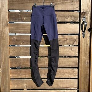 ALO Yoga High Waist Goddess Leggings in navy/black